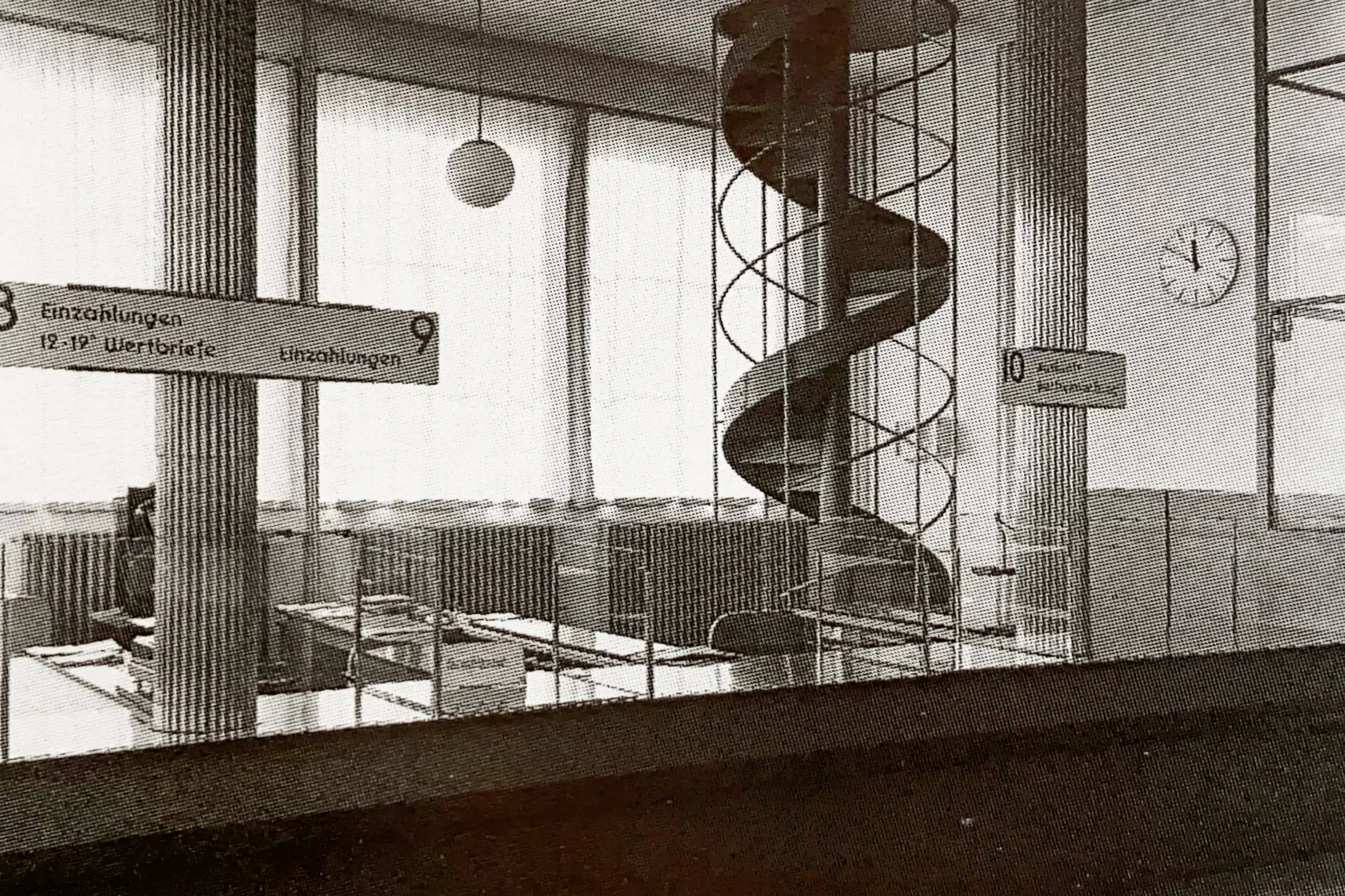 Postoffice Goetheplatz, 1931-1932. Architects: Franz Holzhammer, Walther Schmidt. Contemporary interior photo