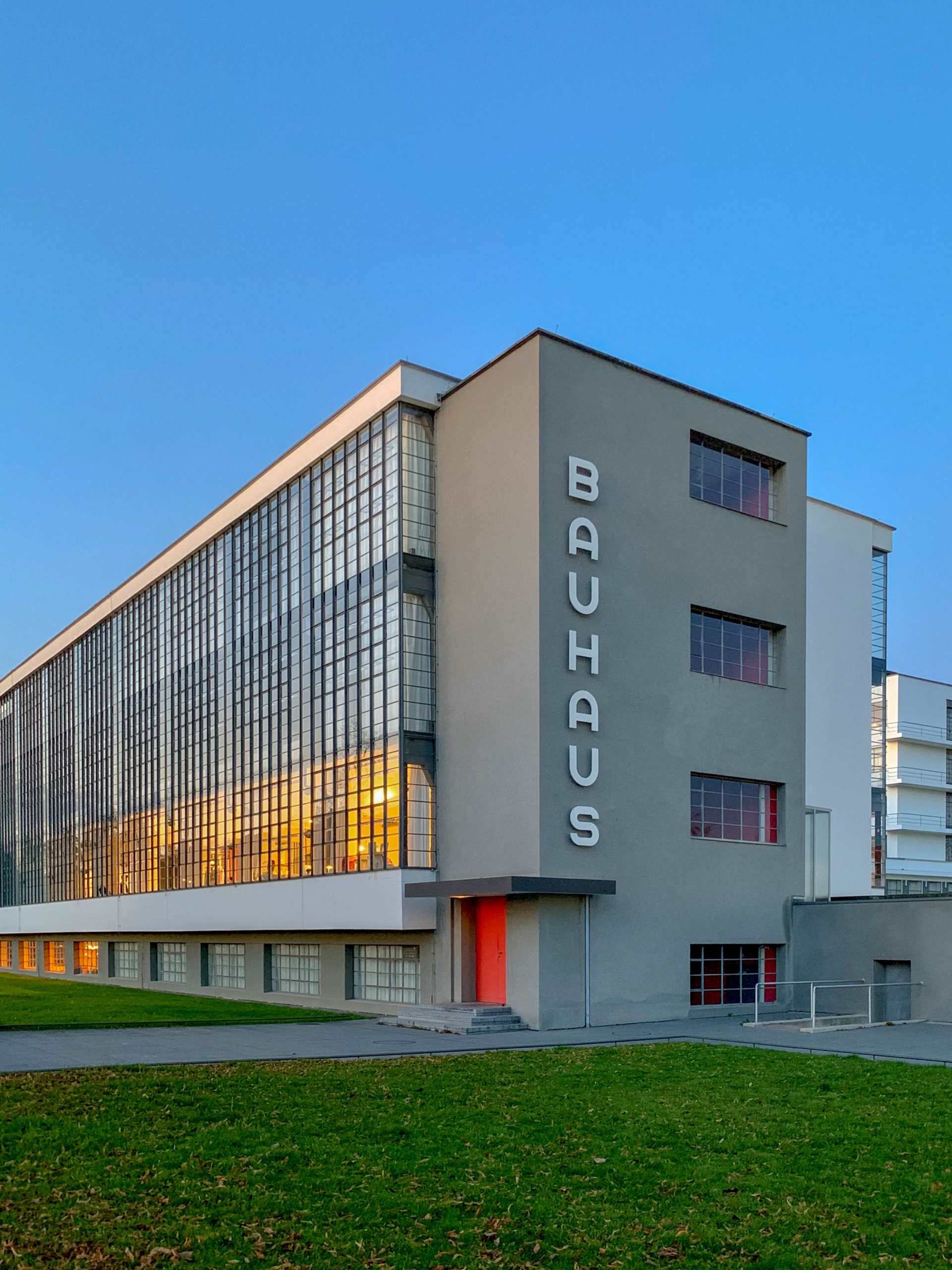 Bauhausgebäude, 1925-1926. Architekt: Walter Gropius