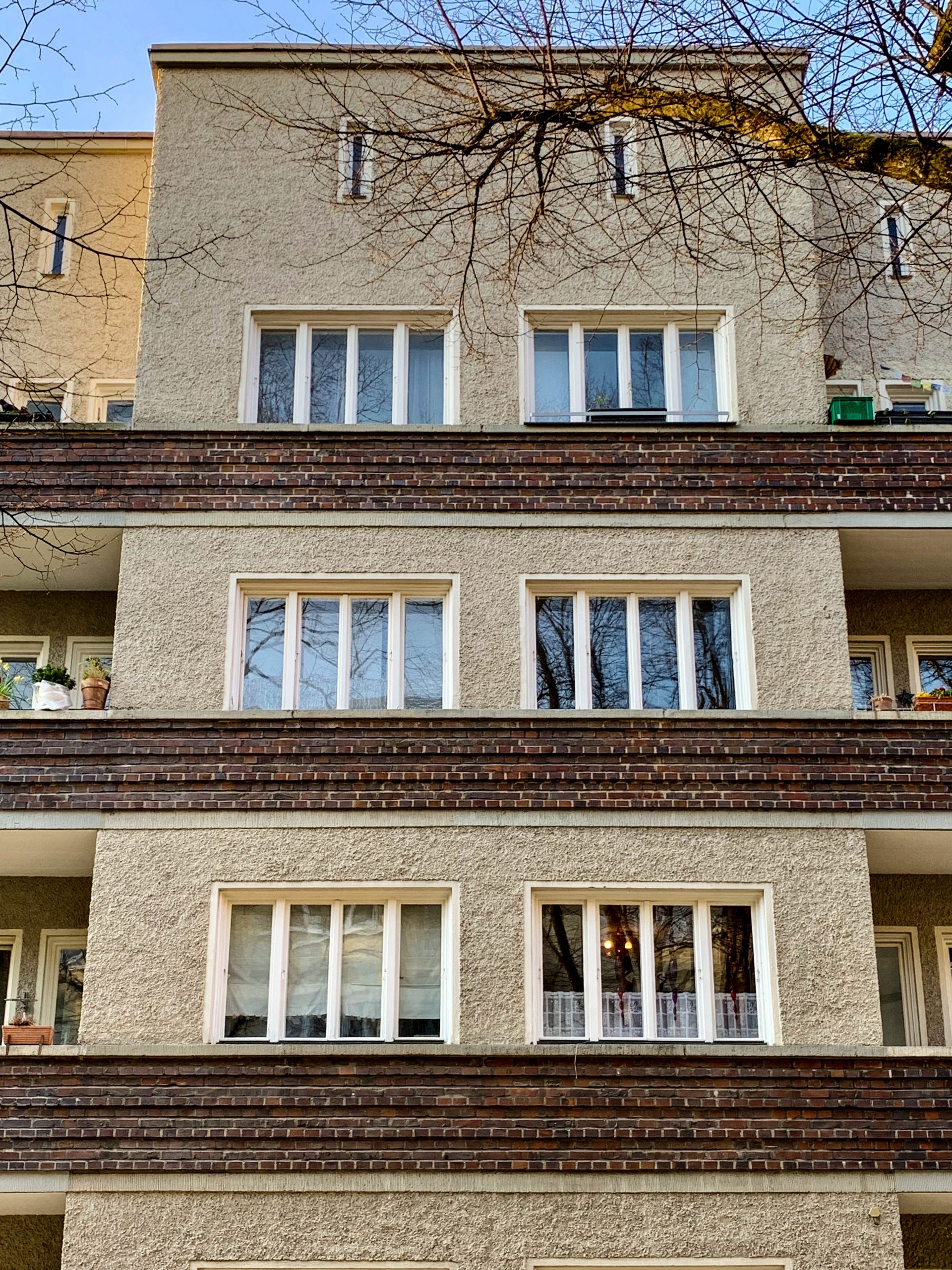 Residential complex, 1929-1930. Architects: Otho Orlando Kurz, Eduard Herbert