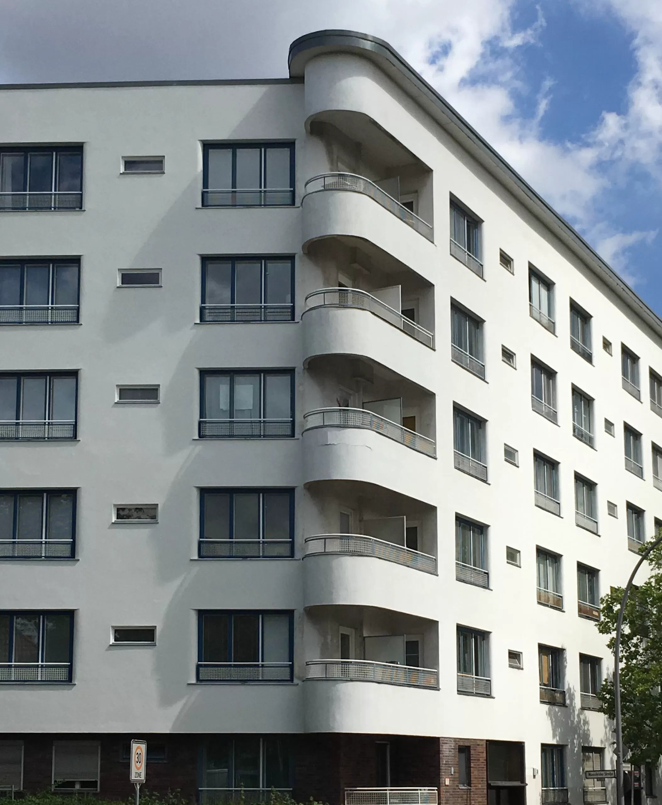 Apartement Building, 1929-1931. Architects: Hans Scharoun, Georg Jacobowitz
