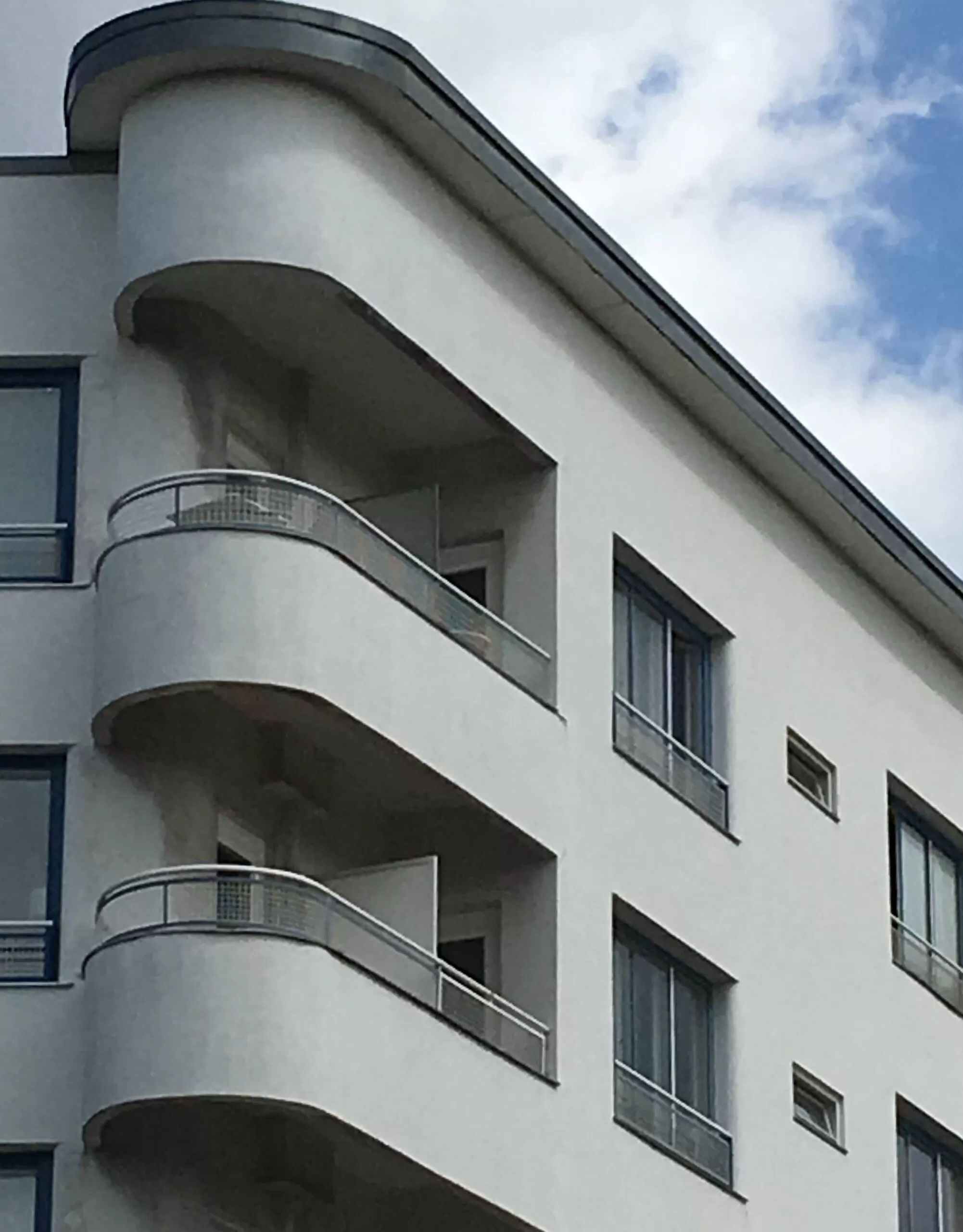 Apartement Building, 1929-1931. Architects: Hans Scharoun, Georg Jacobowitz
