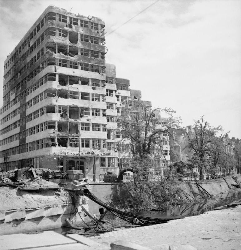 Das Shell-Haus mit den Zerstörungen des Zweiten Weltkriegs zwischen 1939 und 1945 