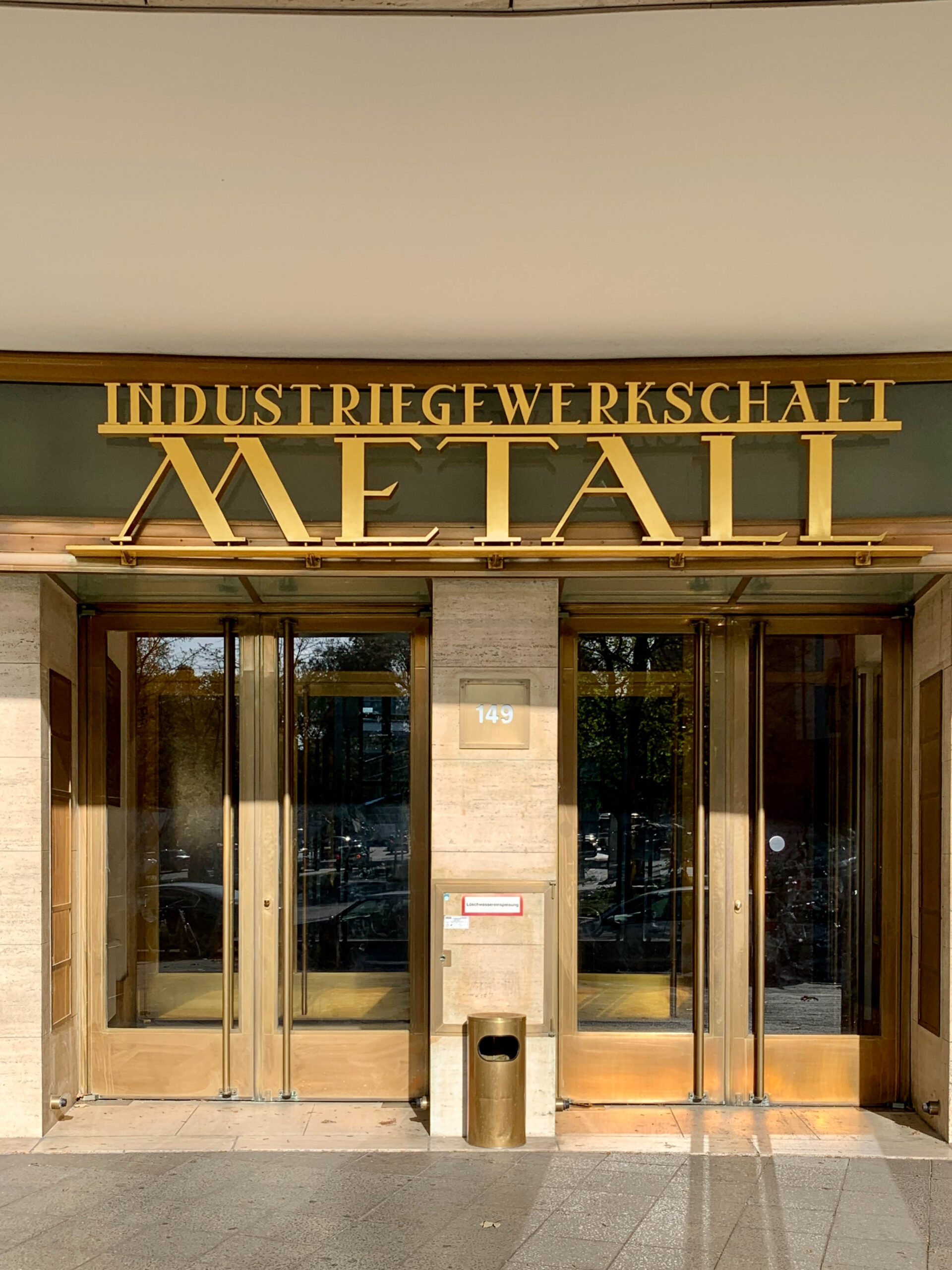 Haus des Deutschen Metallarbeiterverbandes, 1929-1930. Architects: Erich Mendelsohn, Rudolf Reichel