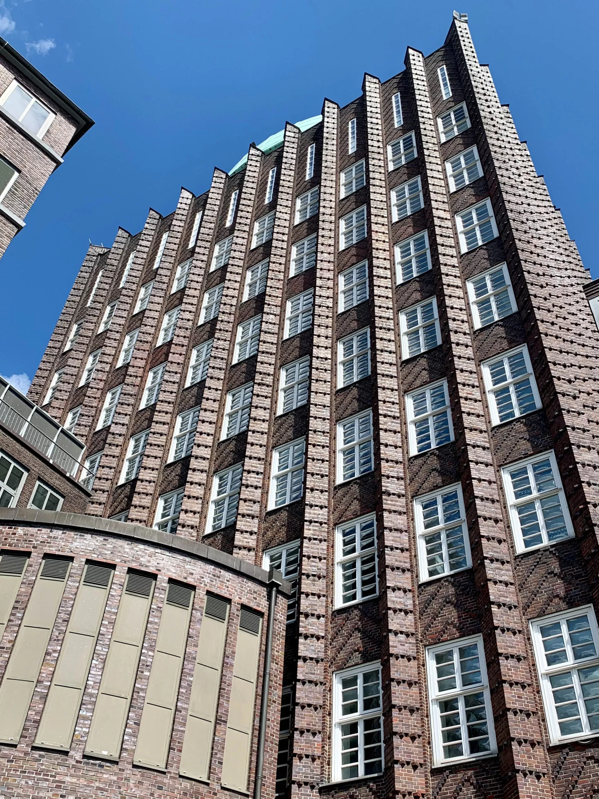 Anzeiger-Hochhaus, 1927-1928. Architekt: Fritz Höger