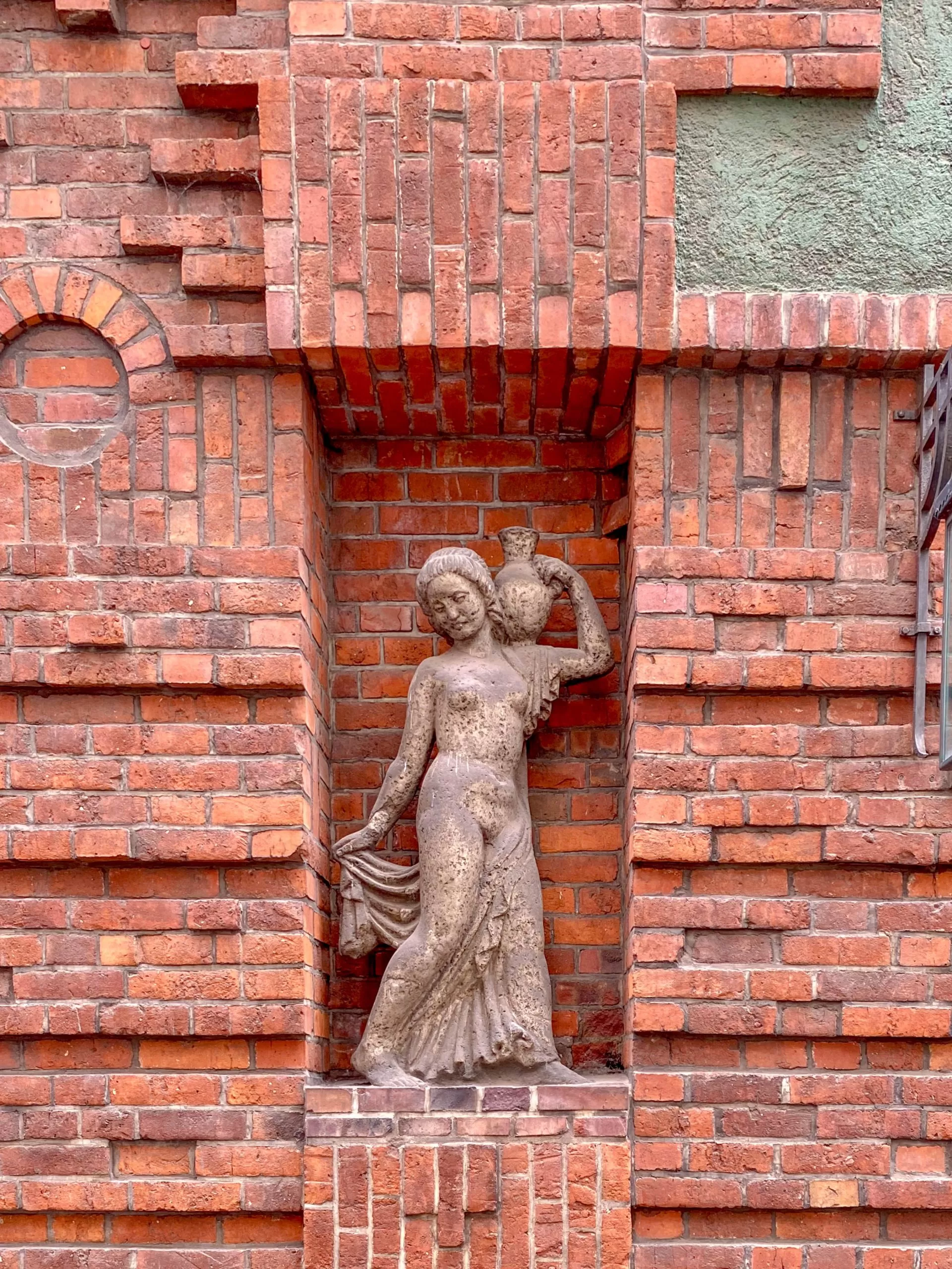 Böttcherstraße, 1922-1931. Entwurf: Bernhard Hoetger, Alfred Runge, Eduard Scotland