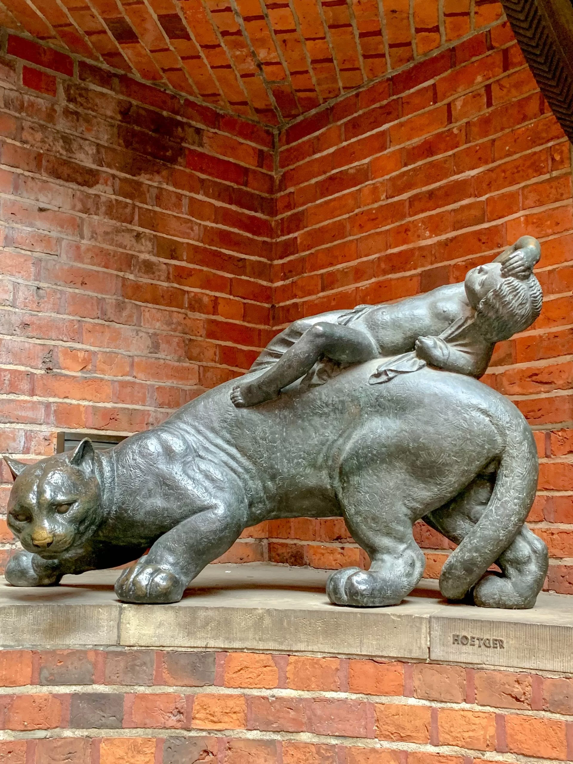 Bernhard Hoetger, Silver lion, carrying the day, bronze, 1913. Photo: Daniela Christmann