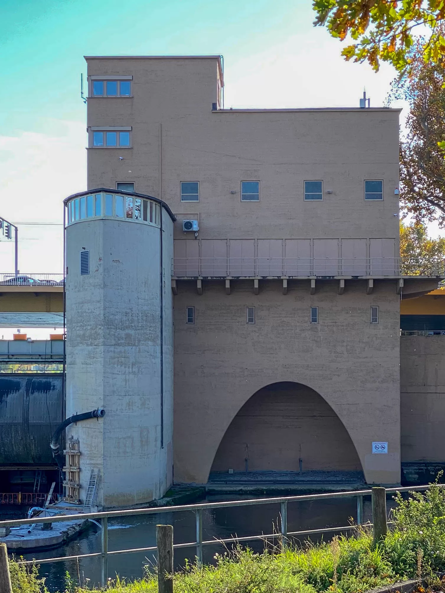 Wasserkraftwerk Cannstatt, 1927-1930. Architekt: Paul Bonatz
