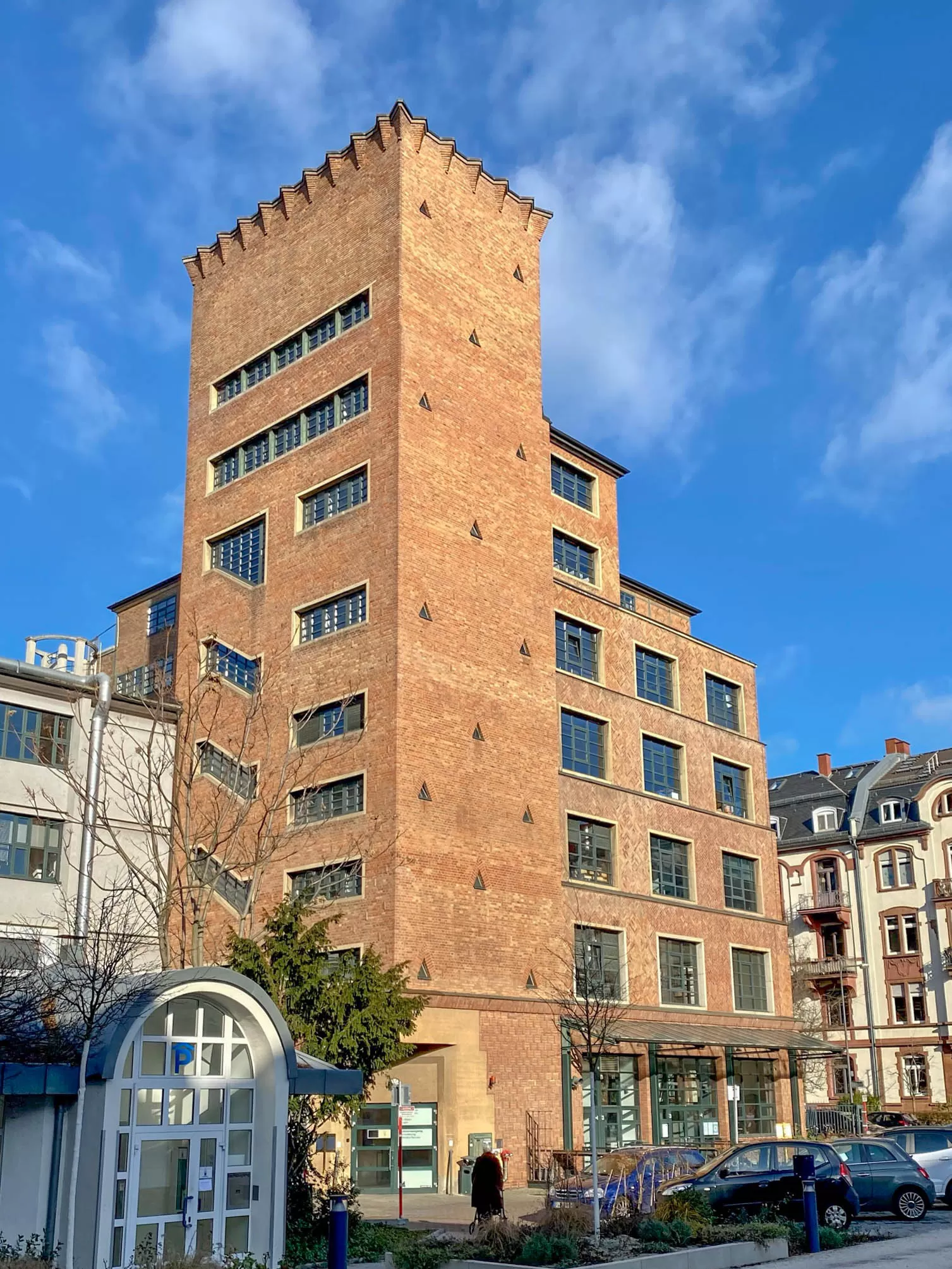 Mousonturm, 1925-1926. Design: Fritz Mouson, Robert Wollmann, Josef Geitner. Photo: Daniela Christmann