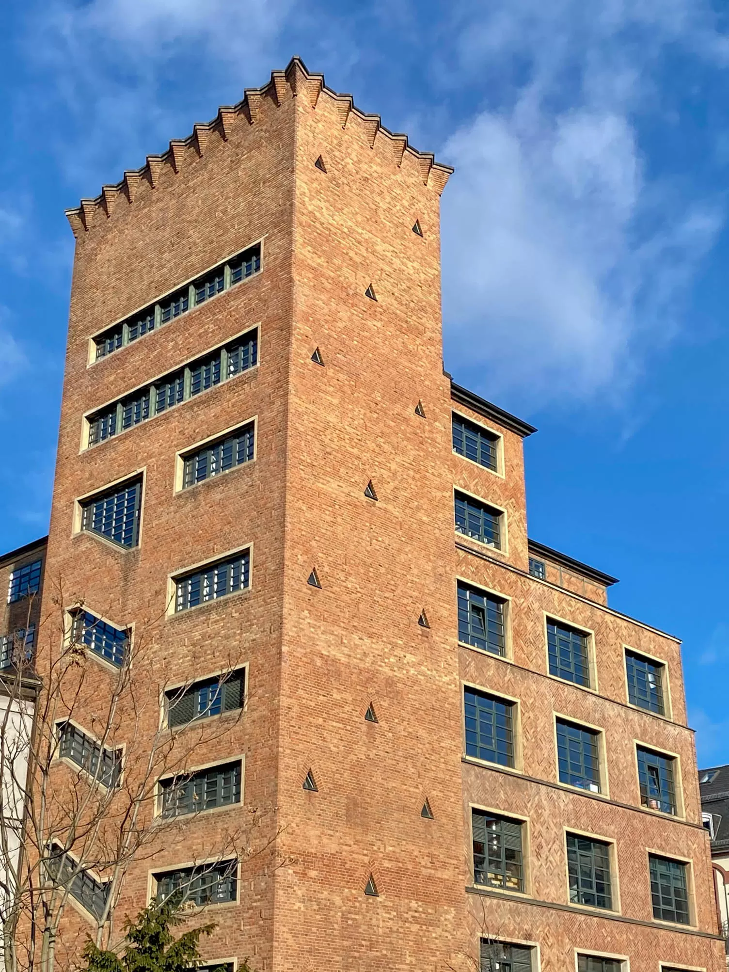 Mousonturm, 1925-1926. Entwurf: Fritz Mouson, Robert Wollmann, Josef Geitner. Foto: Daniela Christmann