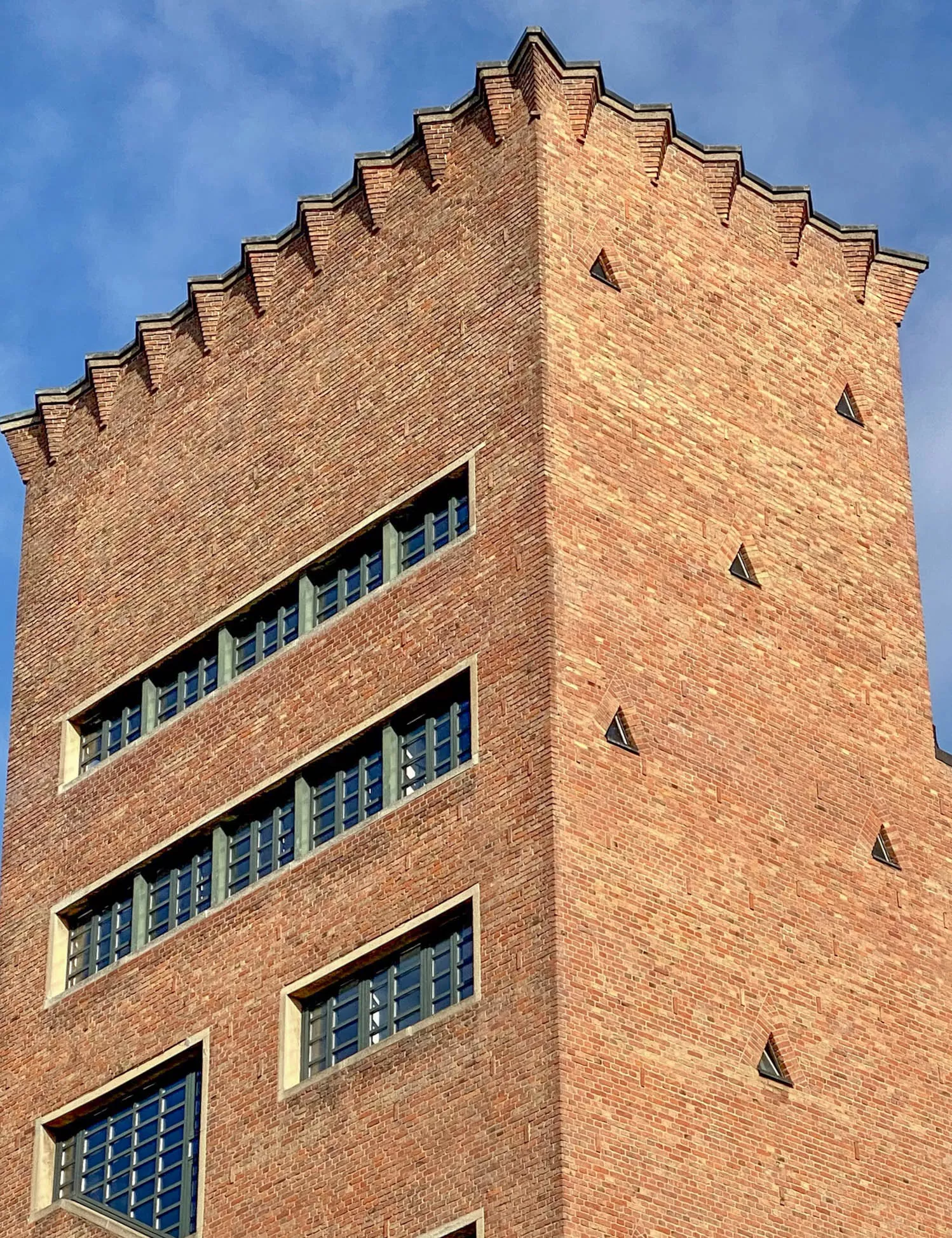 Mousonturm, 1925-1926. Entwurf: Fritz Mouson, Robert Wollmann, Josef Geitner. Foto: Daniela Christmann