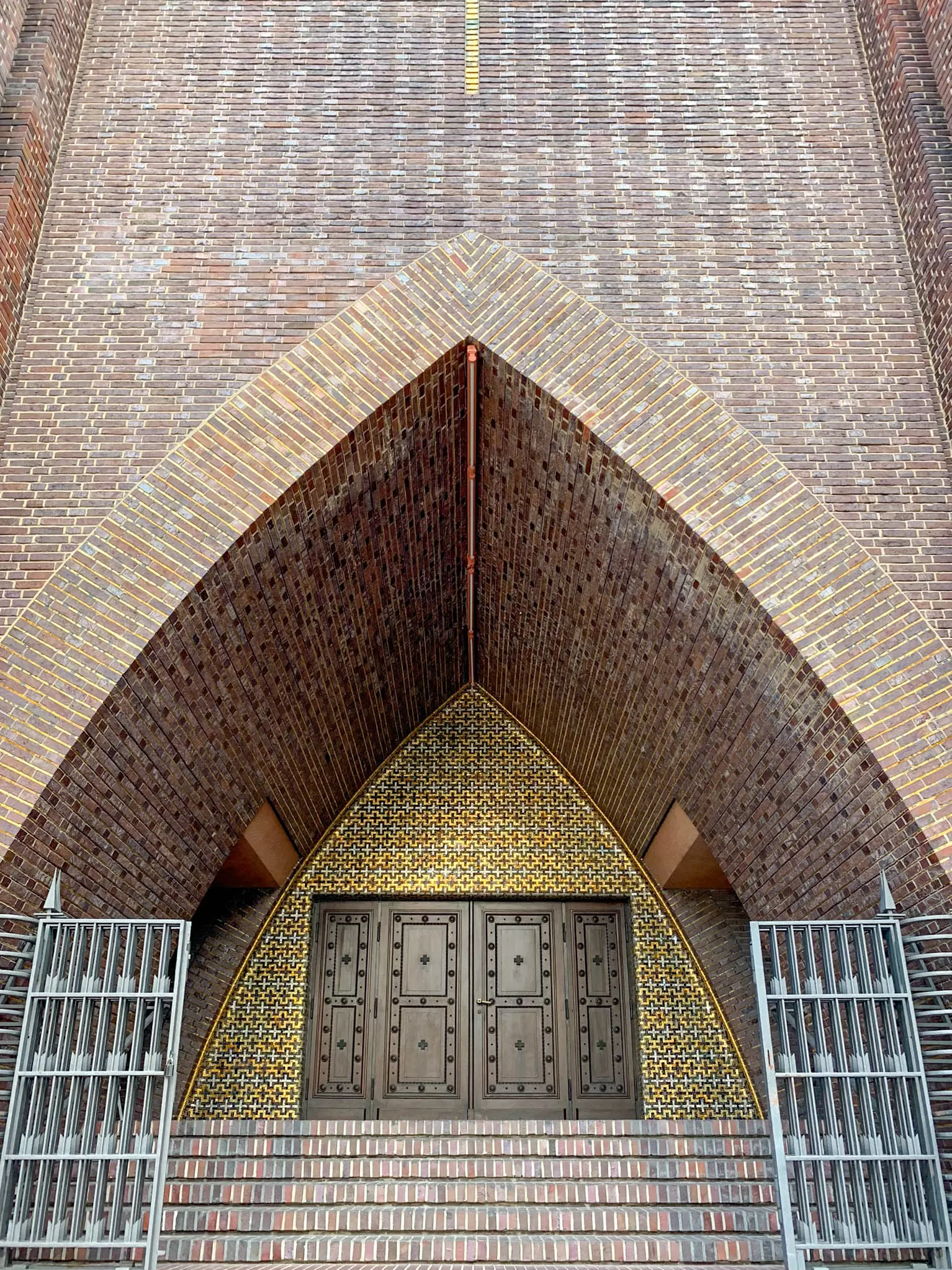 Church at Hohenzollerndamm, 1930-1933. Architects: Fritz Höger, Ossip Klarwein. Photo: Daniela Christmann