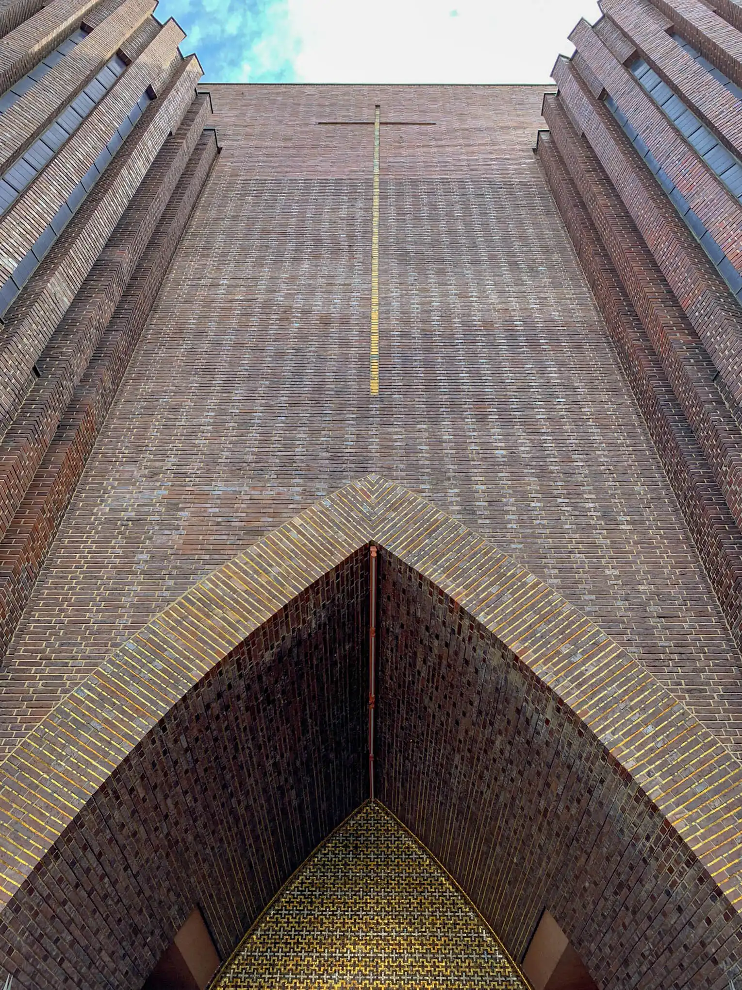 Kirche am Hohenzollernplatz, 1930-1933. Architekten: Fritz Höger, Ossip Klarwein. Foto: Daniela Christmann