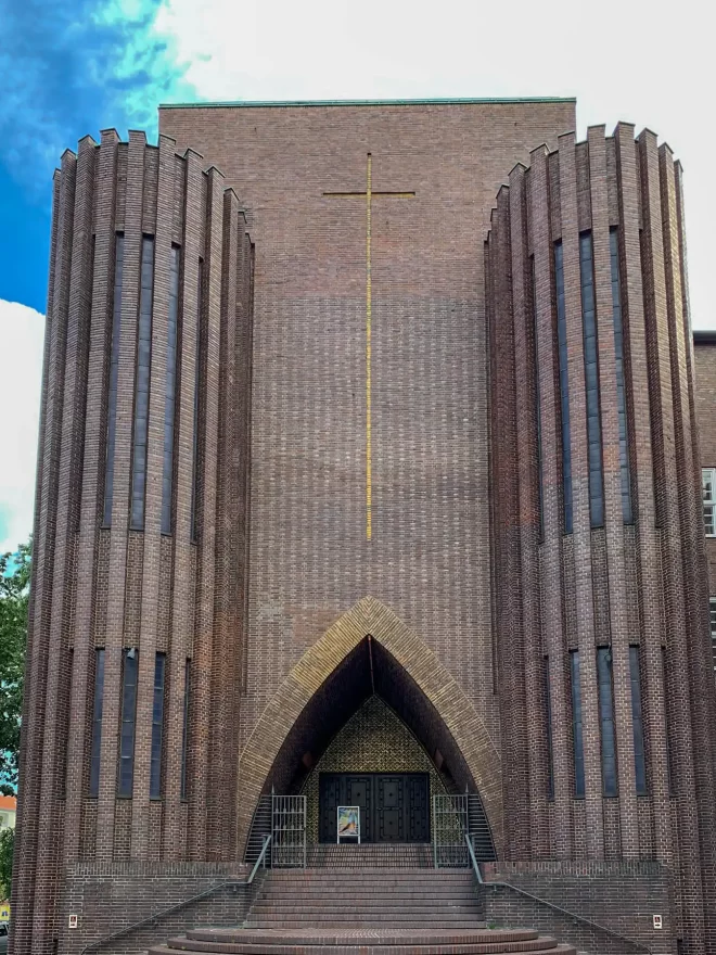 Kirche am Hohenzollernplatz, 1930-1933. Architekten: Fritz Höger, Ossip Klarwein. Foto: Daniela Christmann