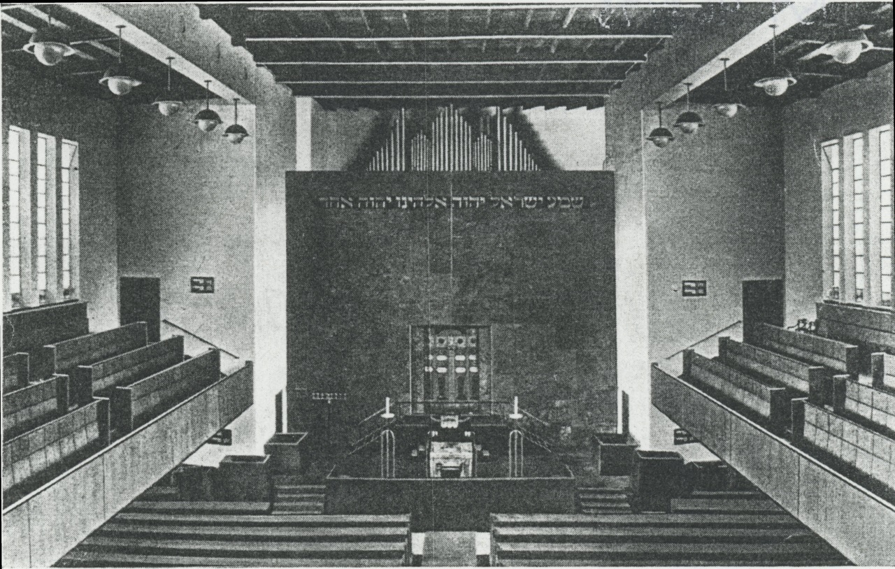 Erich Kastan, Fotografie des Innenraums des Tempels Oberstraße, Hamburg, 1937, veröffentlicht in: Hamburger Schlüsseldokumente zur deutsch-jüdischen Geschichte