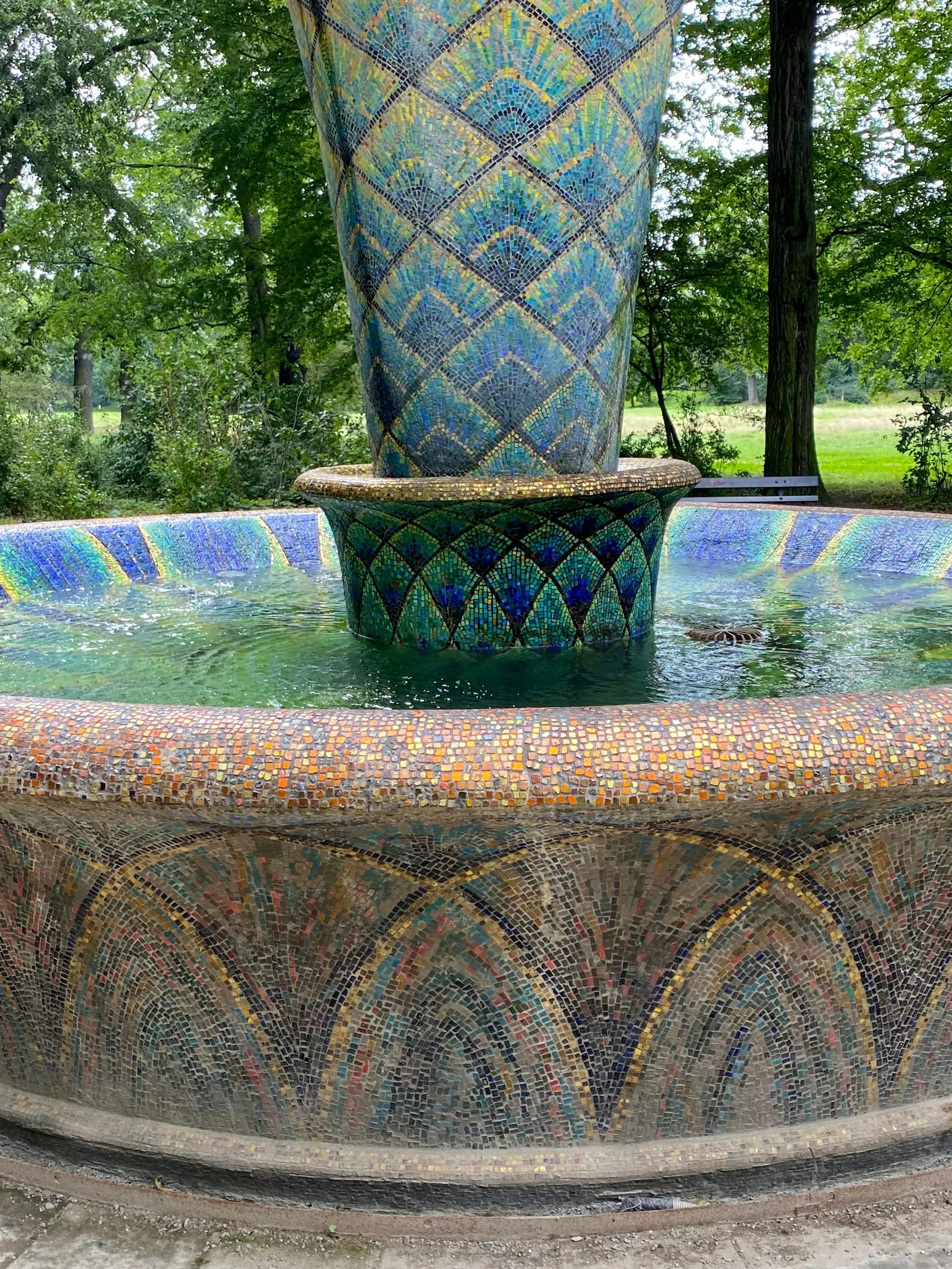 Mosaikbrunnen, 1926. Entwurf: Marlene Moeschke-Poelzig, Hans Poelzig. Foto: Daniela Christmann