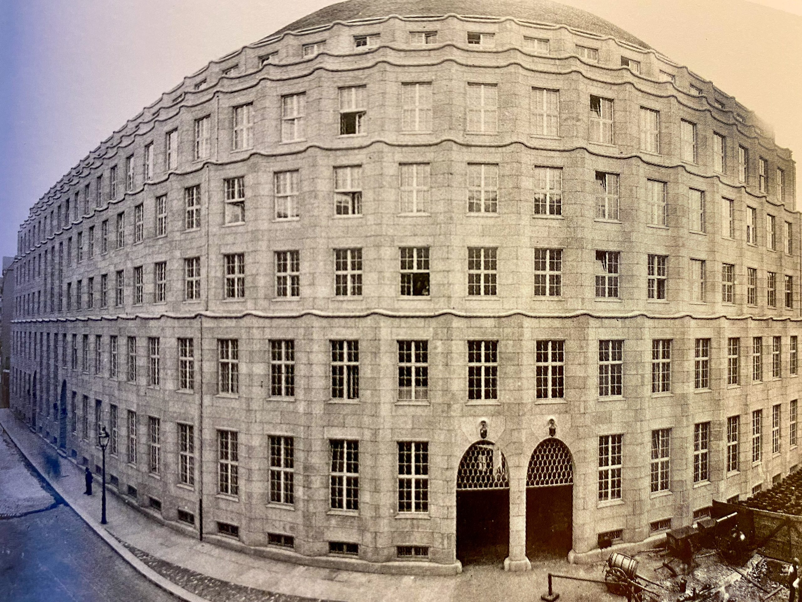 Stadthaus, 1922-1923. Architect: Ludwig Wirth. Photograph 1923