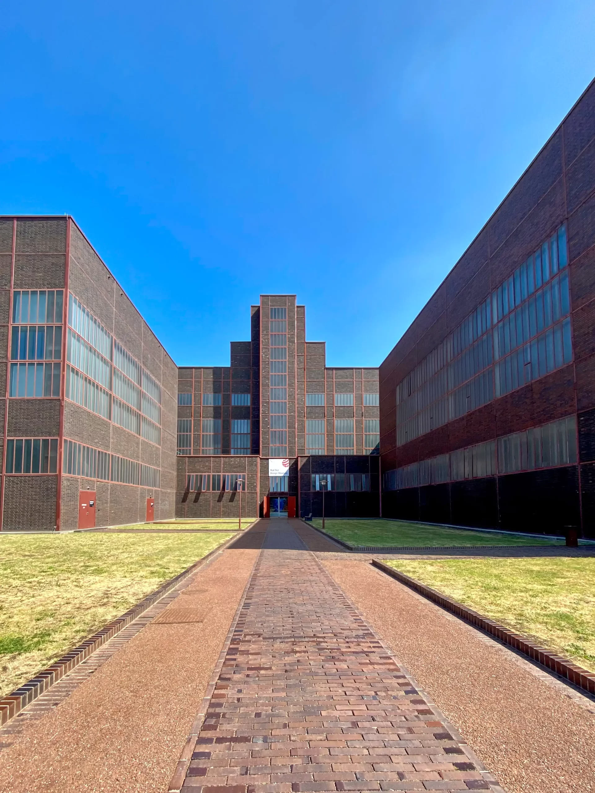 Zollverein Coal Mine, 1928-1932. Architects: Fritz Schupp, Martin Kremmer. Photo: Daniela Christmann