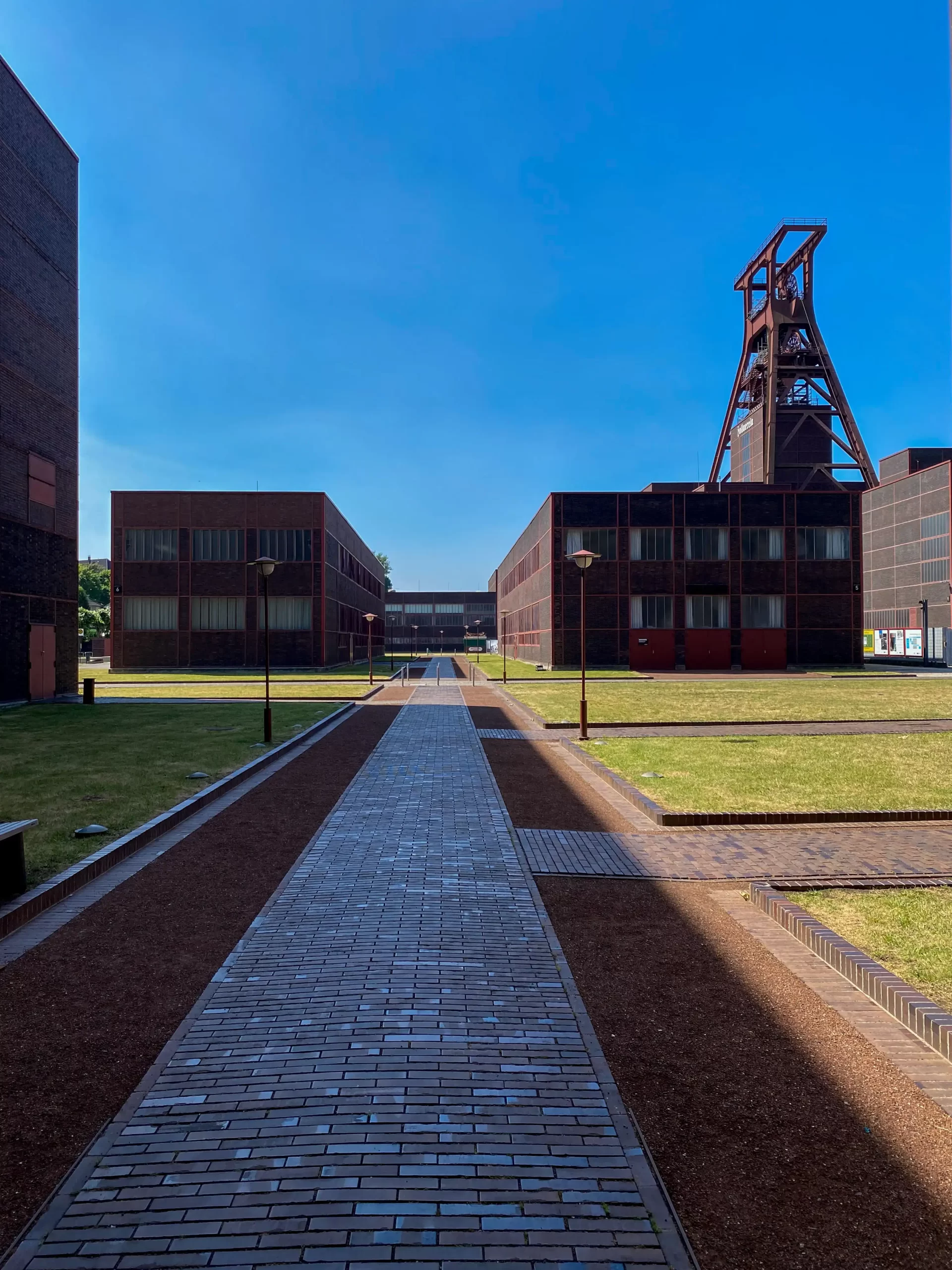 Zollverein Coal Mine, 1928-1932. Architects: Fritz Schupp, Martin Kremmer. Photo: Daniela Christmann