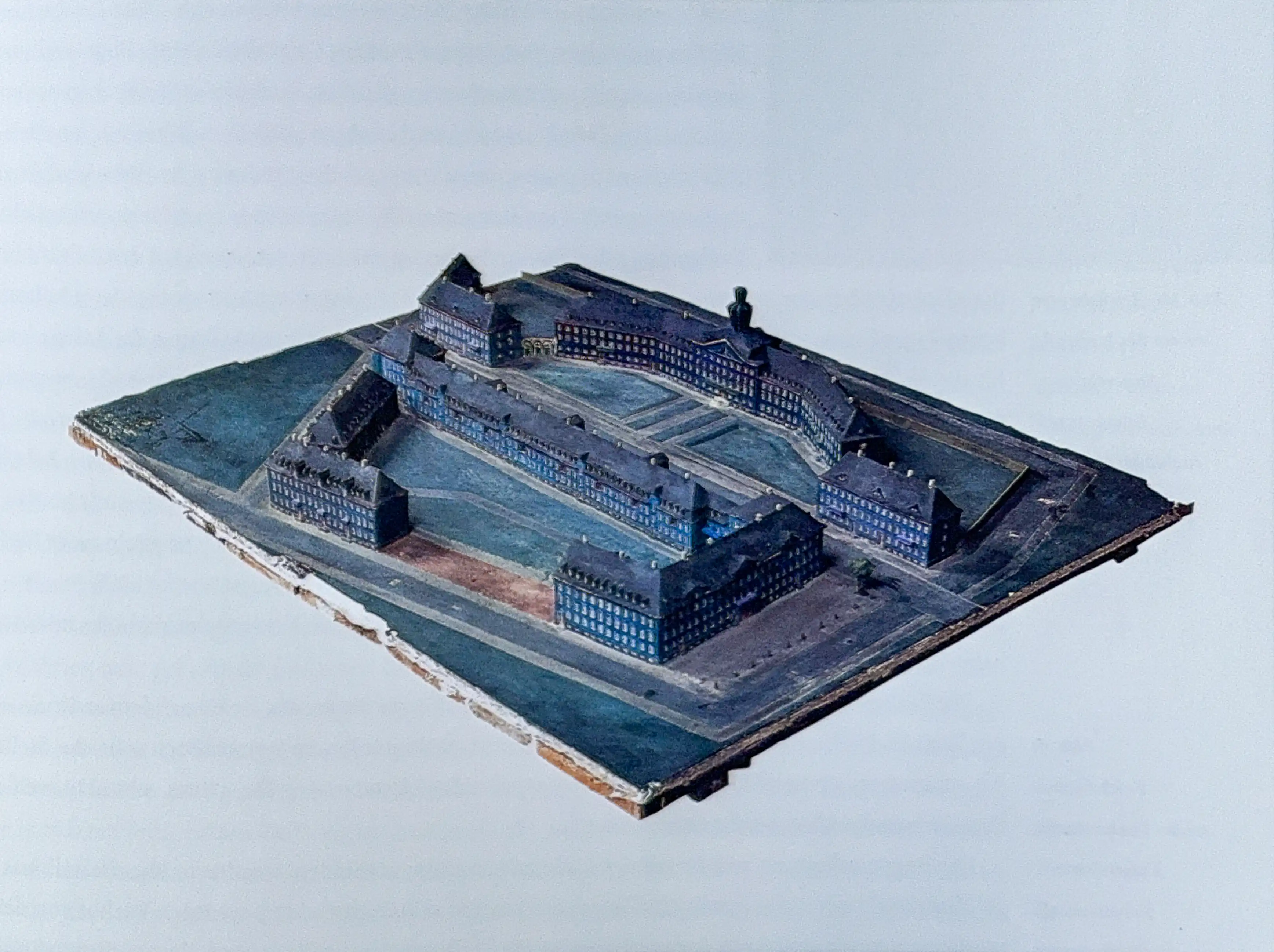 Residential Buildings Fischerstraße. Original plaster model, painted in color. Photo: Gunther Balzer