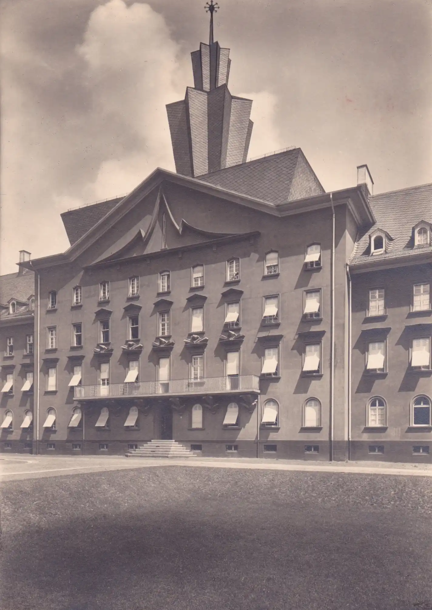 Fischerstrasse Housing Estate, 1925. Photo: Reinhold Wilking