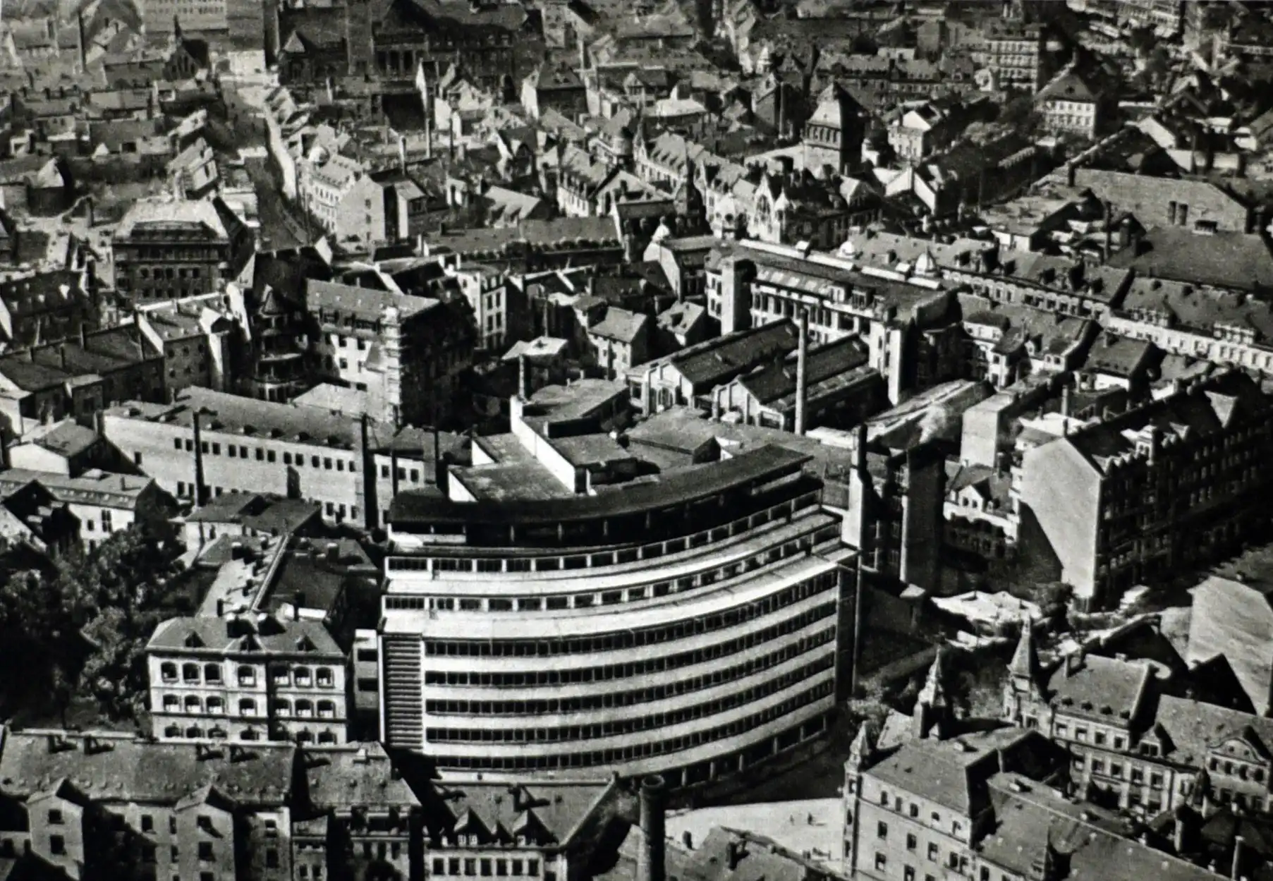 Kaufhaus Schocken, 1927-1930. Architekt: Erich Mendelsohn. Zeitgenössische Aufnahme. Quelle: Salman Schocken Family Archive
