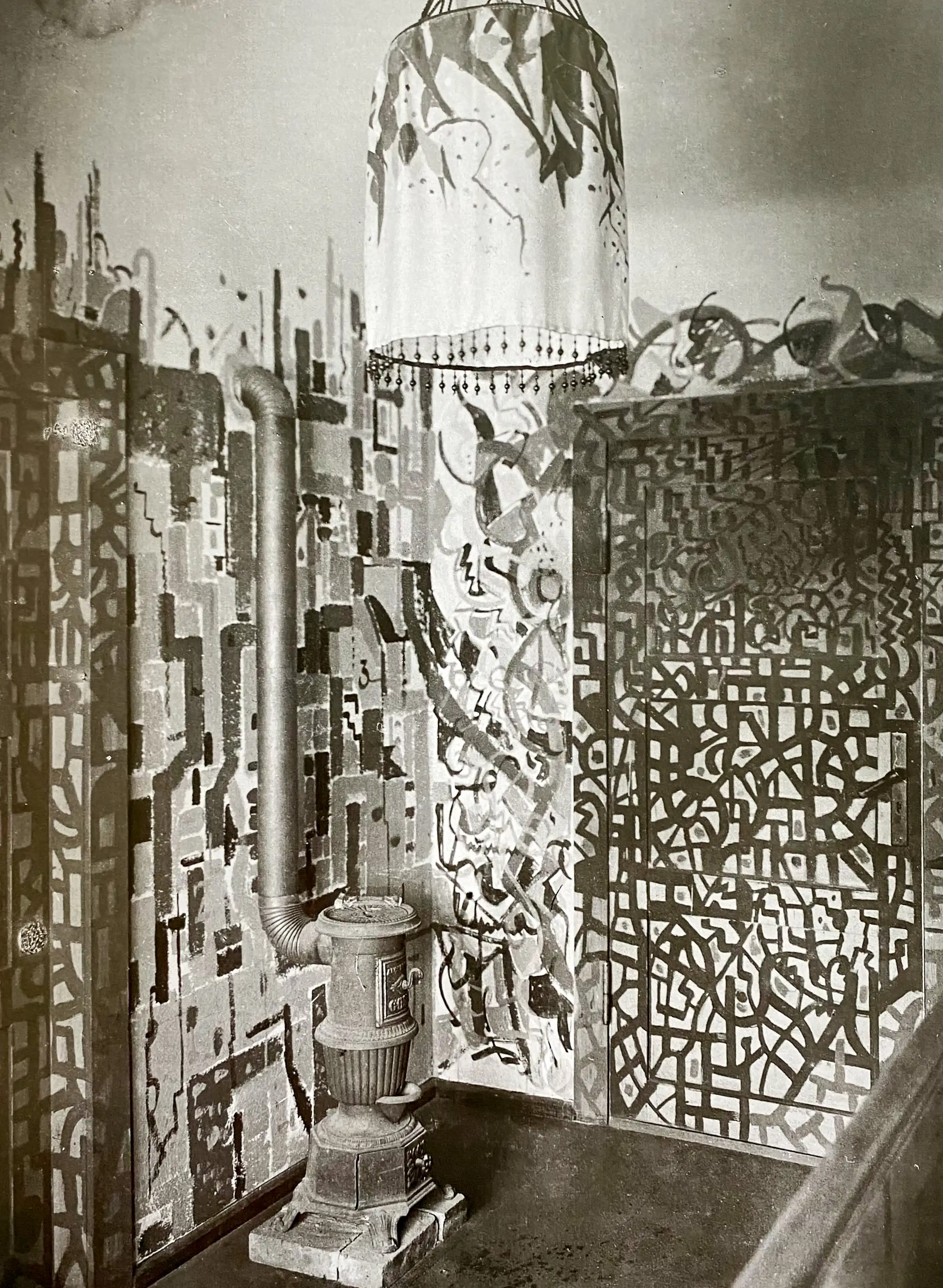 House Krayl. Wall and door painting. Photo 1921/22