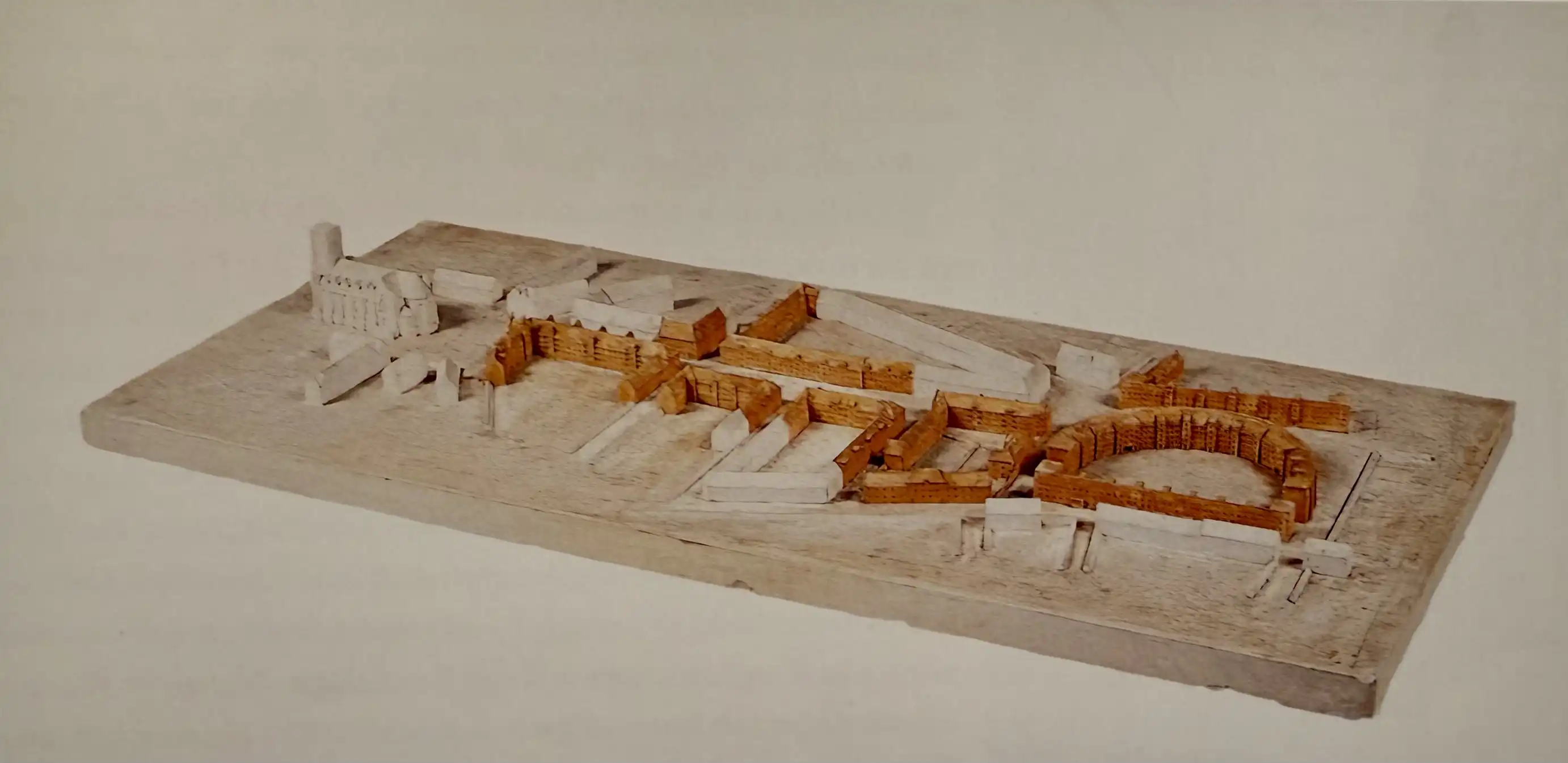 Rundbau, 1926-1928. Architekt: Hermann Hussong. Modell